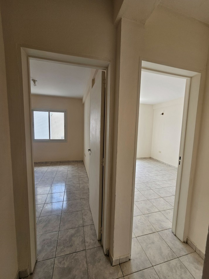 Guemes - Departamento en Planta Baja con Patio y Cochera 
