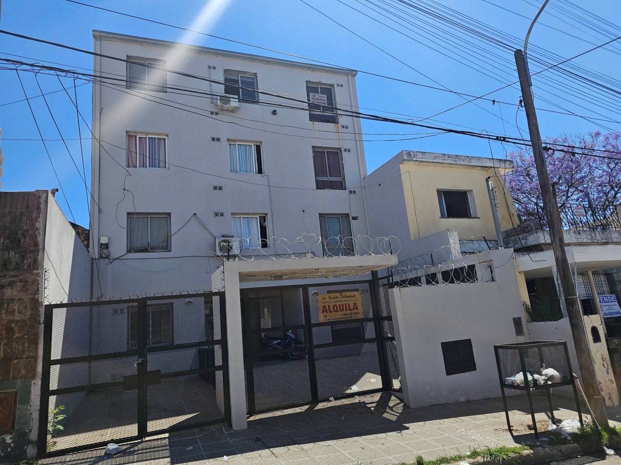 Guemes - Departamento en Planta Baja con Patio y Cochera 