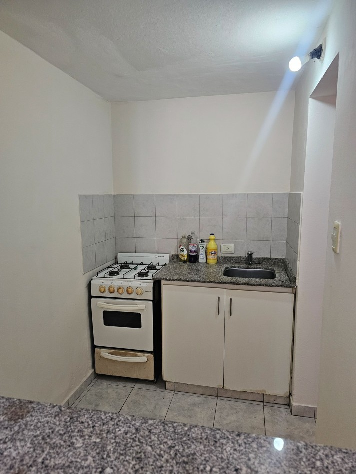 Guemes - Departamento en Planta Baja con Patio y Cochera 